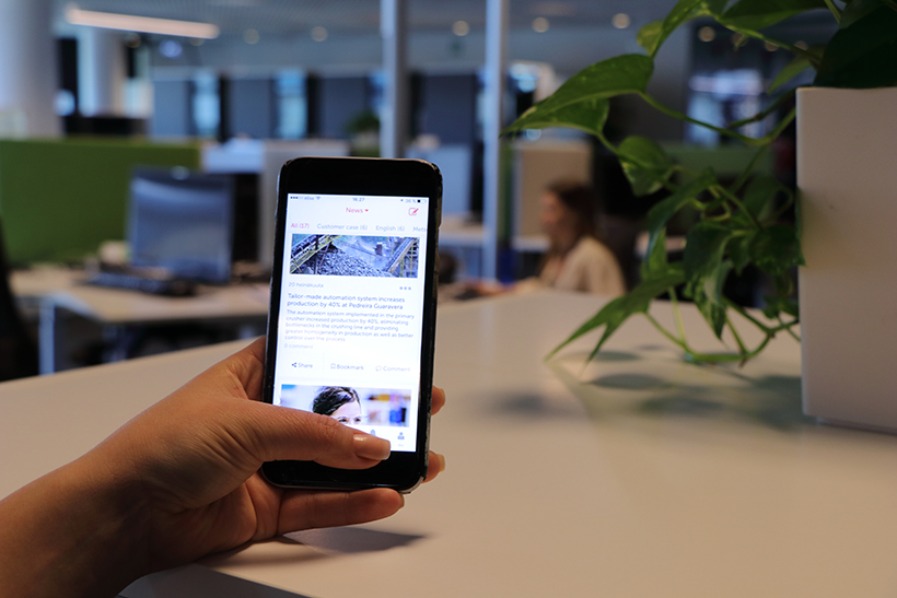 Phone-in-hand 820.jpg