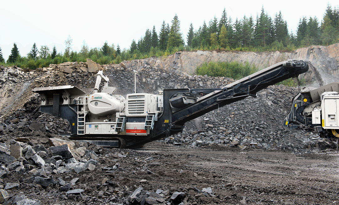 2 How 02 Lokotrack-LT120E-mobile-jaw-crushing-plant-cropped 1080.jpg